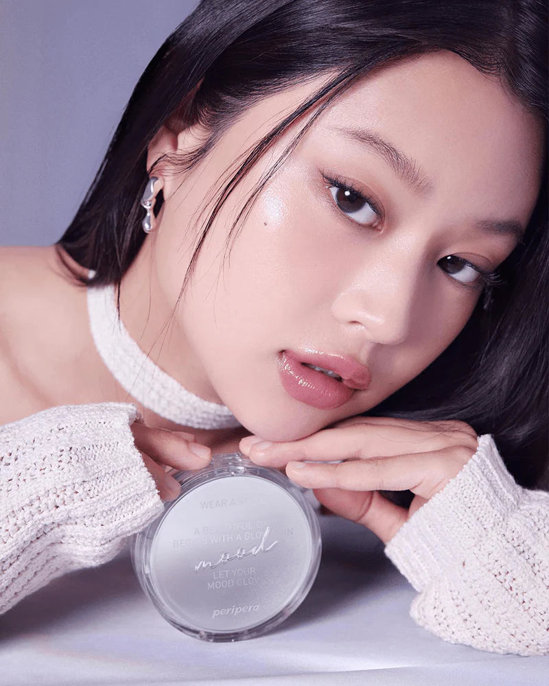  Phấn nước Peripera Mood Vegan Glow Cushion giúp cấp ẩm vượt trội, mang lại lớp nền glow bóng nhẹ, phù hợp với làn da khô