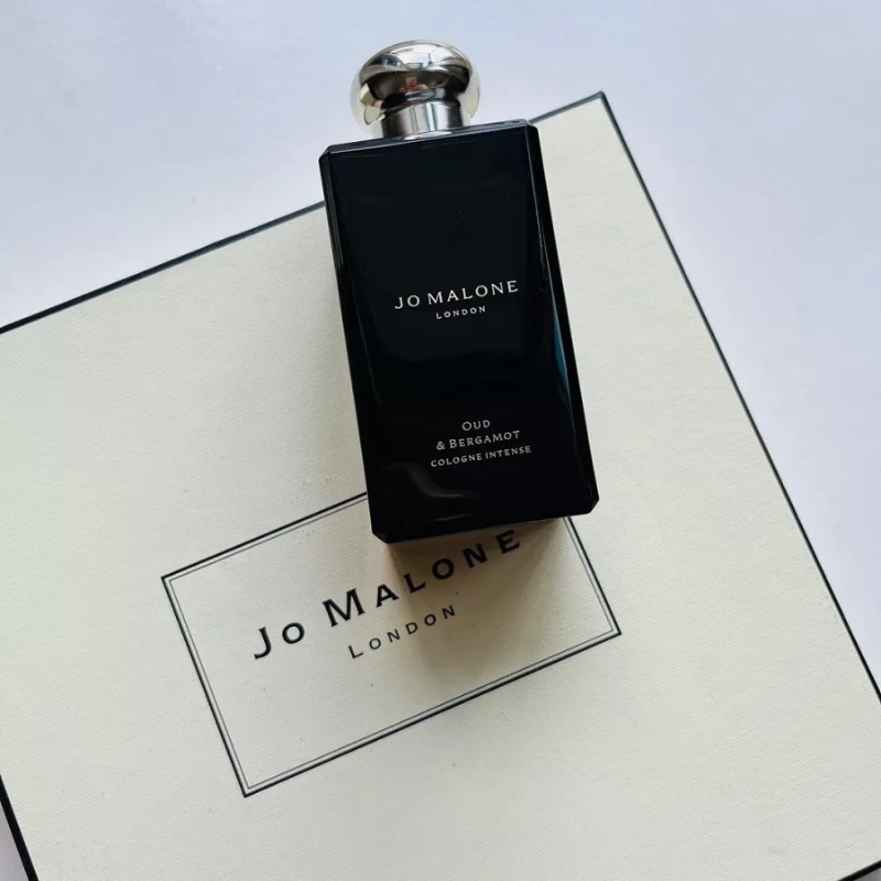 Jo Malone Oud & Bergamot Cologne Intense là sự kết hợp tinh tế giữa Oud và Bergamot