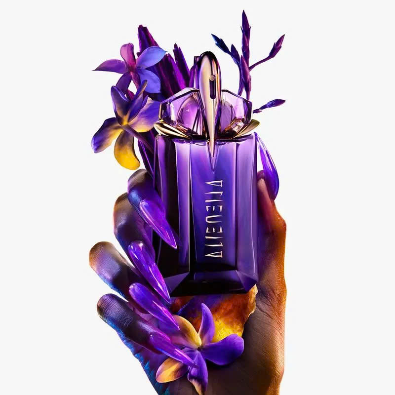 Thiết kế của Thierry Mugler Alien EDP độc đáo như chính mùi hương của nó