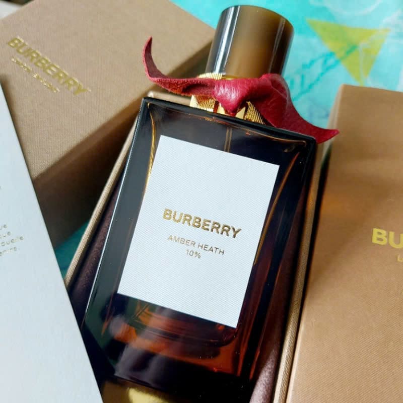 Mùi hương của Burberry Amber Heath được blend mượt mà và uyển chuyển, với hương chính là Vanilla – Amber.