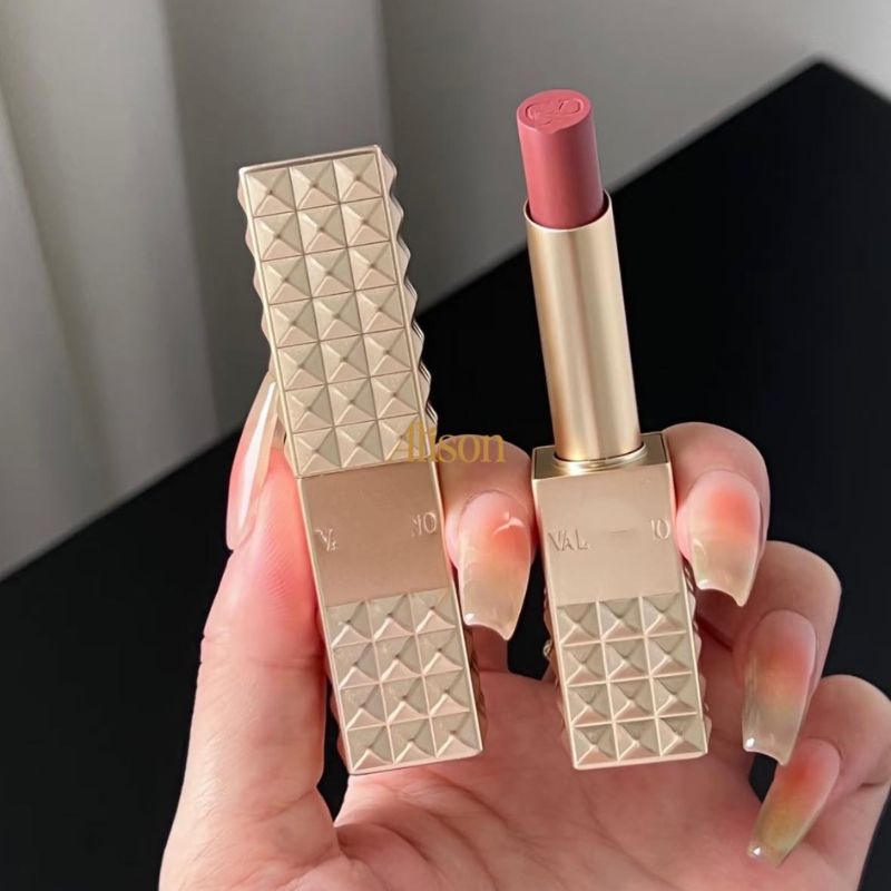 Son Valentino Spike Buttery Matte Lip Color