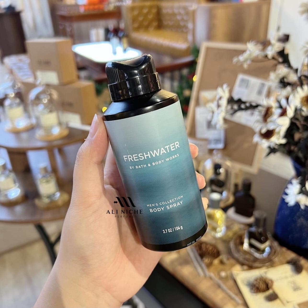 Thumb Xịt khử mùi toàn thân nam Freshwater - Bath and Body Works 104g