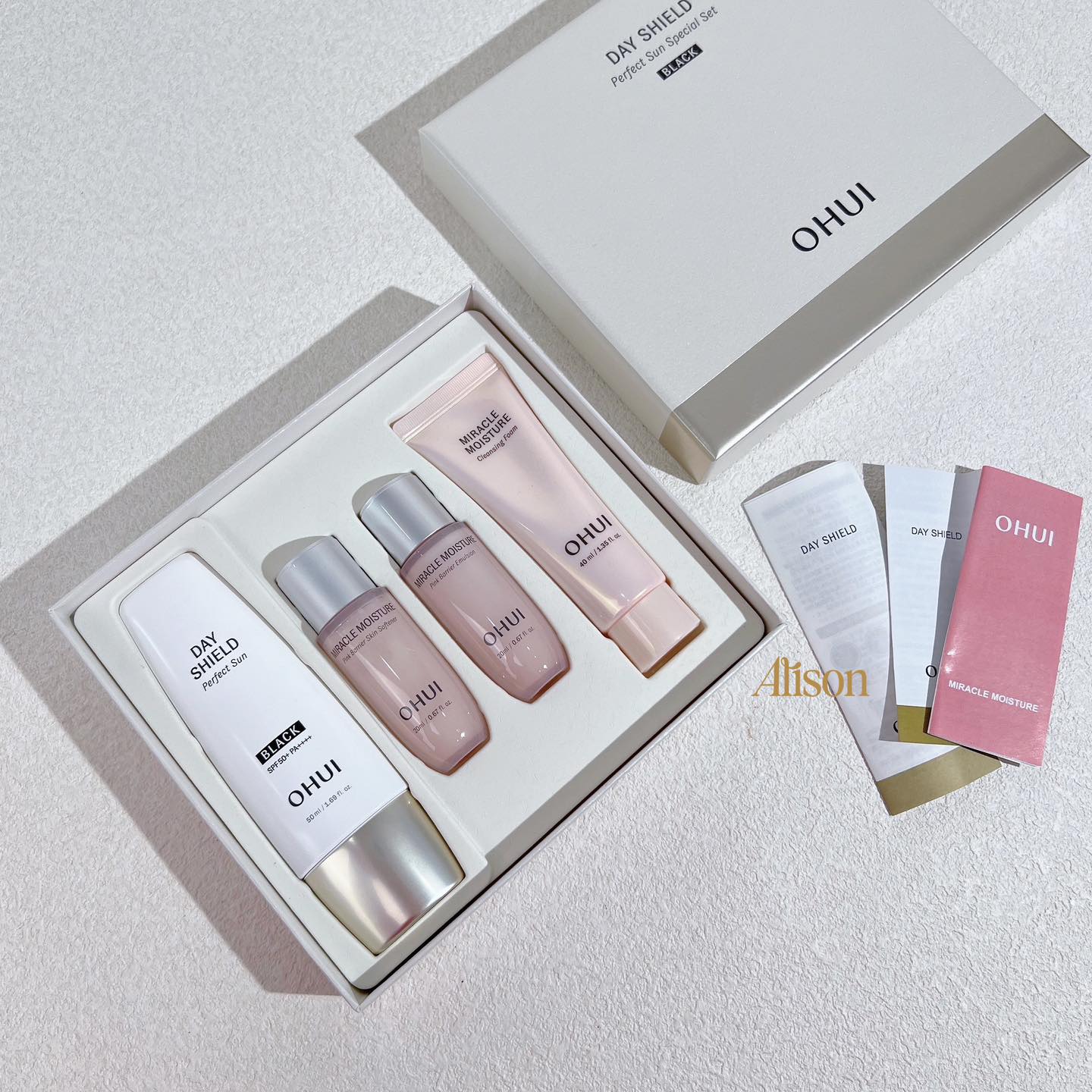 SET Kem Chống Nắng Ohui Day Shield Black SPF50 50ml + Sửa Rửa Mặt 40ml + (20x2)